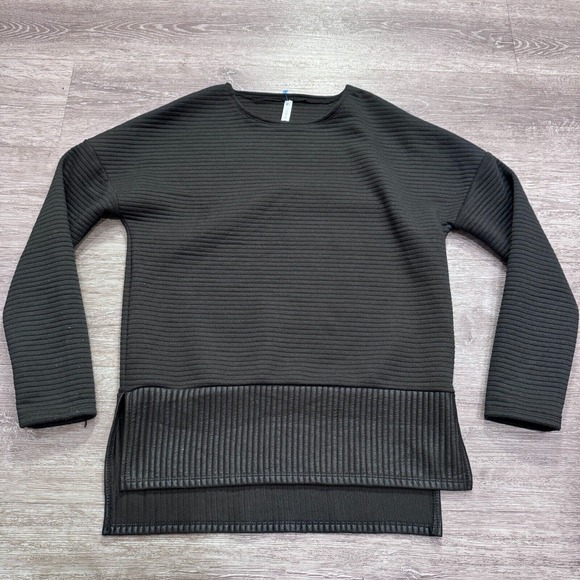 Fabletics Sweater Womens Medium Pullover Sweatshirt Athleisure Stretch Quilted - Picture 1 of 10